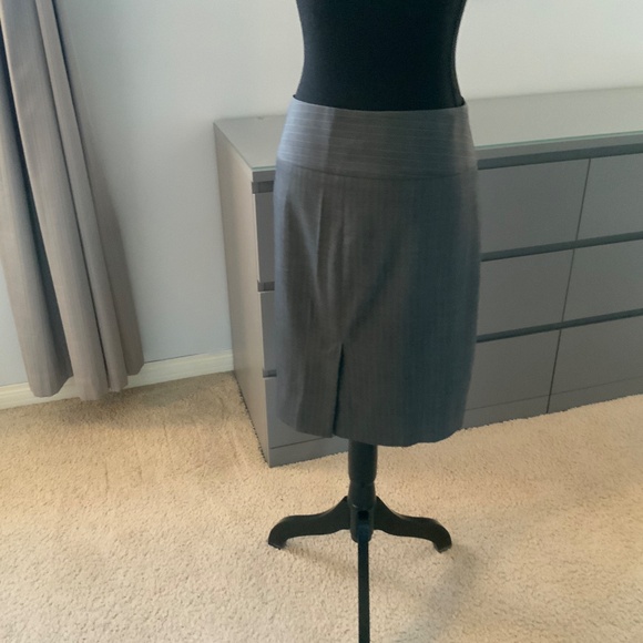 THEORY grey pinstripe full skirt and blazer suit, all season wool in size 2 - Picture 6 of 7